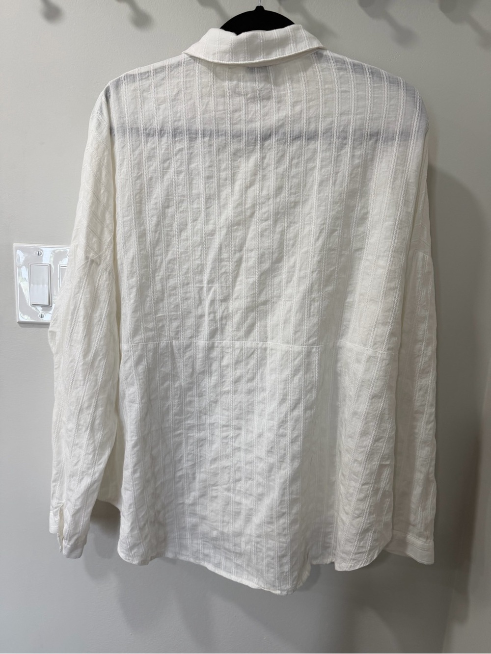 • Princess Polly Button Down • - Picture 2 of 3